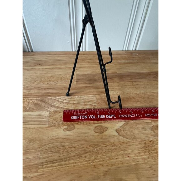 Apple-Shaped Black Metal Easel Stand For Photos & Plates - Picture 12 of 12